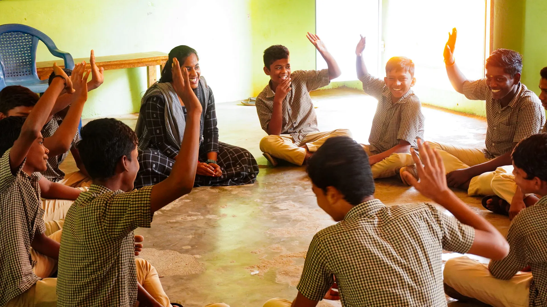 Kalvi Period Ally showing a reusable pad to a Boys Group