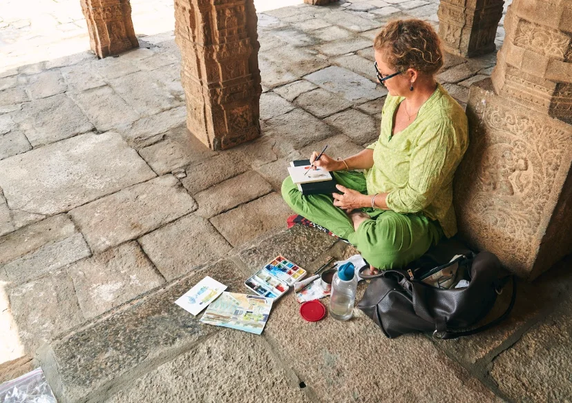 Sketching with watercolours at the Airavatesvara temple