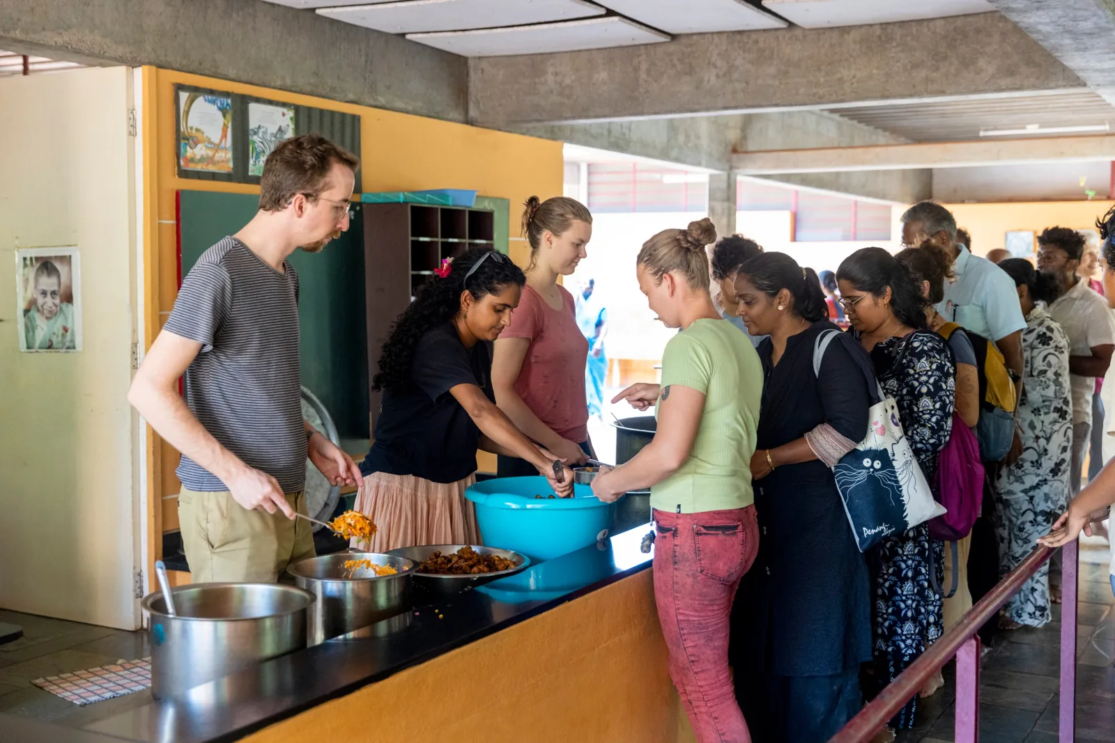 YouthLink volunteers serving lunch